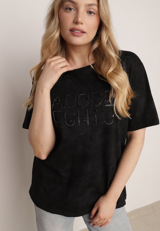 Born2be - Czarny Oversizowy T-shirt z Bawełny Zdobiony Haftem z Cekinami Pidella. Okazja: na co dzień. Kolor: czarny. Materiał: bawełna. Wzór: aplikacja, haft. Styl: elegancki, casual