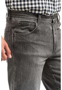 Wrangler - WRANGLER TEXAS MĘSKIE SPODNIE JEANSOWE DUSTY GRANITE W121P416N 112126173. Okazja: na spotkanie biznesowe. Styl: biznesowy, elegancki #5