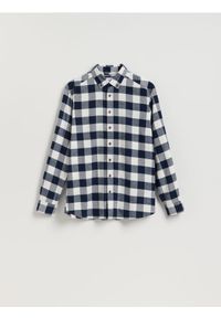 Reserved - Koszula regular fit w kratę - granatowy. Kolor: niebieski. Materiał: tkanina, bawełna