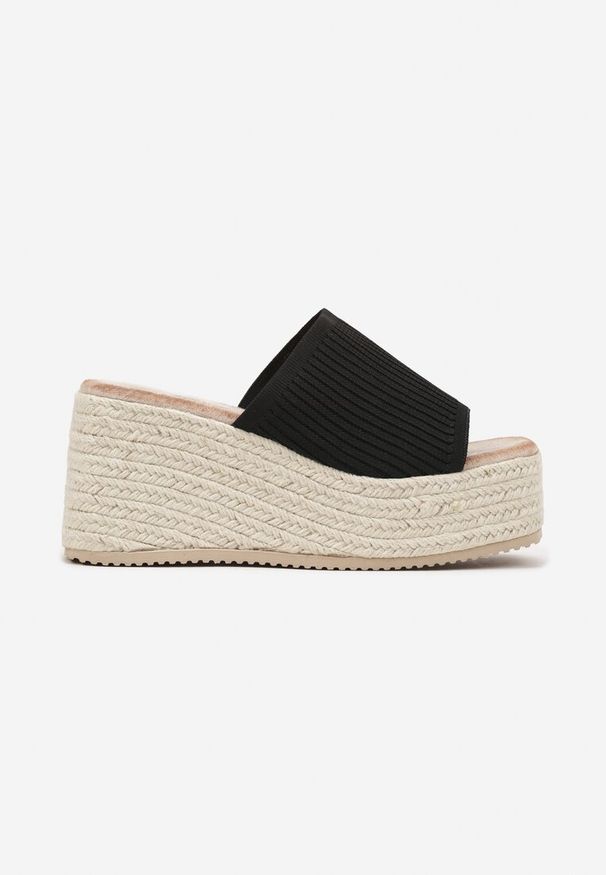 Born2be - Czarne Klapki na Plecionym Koturnie z Prążkowaną Cholewką Deorwin. Okazja: na co dzień. Kolor: czarny. Materiał: prążkowany. Sezon: lato. Obcas: na koturnie. Styl: casual