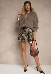 Renee - Brązowe Spódnico-Szorty w Panterkę z Ekoskóry High Waist Ozdobione Paskiem Alleana. Okazja: na co dzień. Stan: podwyższony. Kolor: brązowy. Długość: krótkie. Wzór: motyw zwierzęcy, aplikacja. Styl: casual, elegancki, wizytowy #5