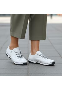 Półbuty damskie Rieker, cholewka skóra naturalna klasyczne sznurowanie i lekka elastyczna podeszwa zapewniają komfort, białe, 55901-80. Okazja: na co dzień. Zapięcie: sznurówki. Kolor: biały. Materiał: skóra. Szerokość cholewki: normalna. Styl: klasyczny #1