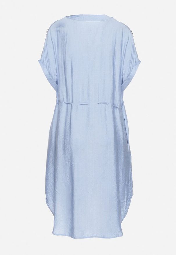 Born2be - Niebieska Pudełkowa Sukienka ze Ściągaczem w Talii Zdobiona Cyrkoniami Pilefia. Typ kołnierza: dekolt w kształcie V. Kolor: niebieski. Długość rękawa: krótki rękaw. Wzór: aplikacja. Styl: elegancki