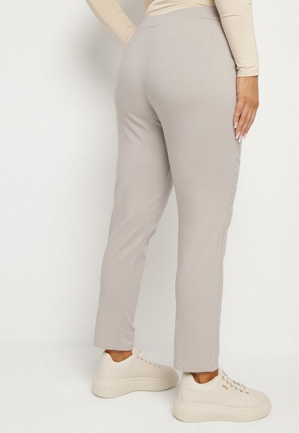 Born2be - Beżowe Spodnie z Wiskozą i Ozdobnymi Guzikami Tenzina. Okazja: na co dzień. Kolekcja: plus size. Kolor: beżowy. Materiał: wiskoza. Styl: elegancki, casual, sportowy