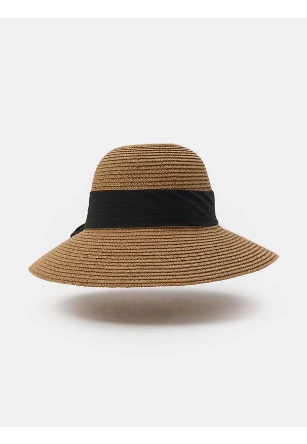 Sinsay - Słomkowy kapelusz z ozdobną wstążką - beżowy. Kolor: beżowy