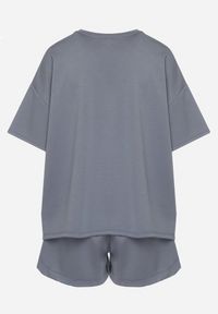 Born2be - Granatowy Komplet Oversize z Wiskozą T-shirt i Szorty z Nadrukiem Liravella. Kolor: niebieski. Materiał: wiskoza. Wzór: nadruk #7