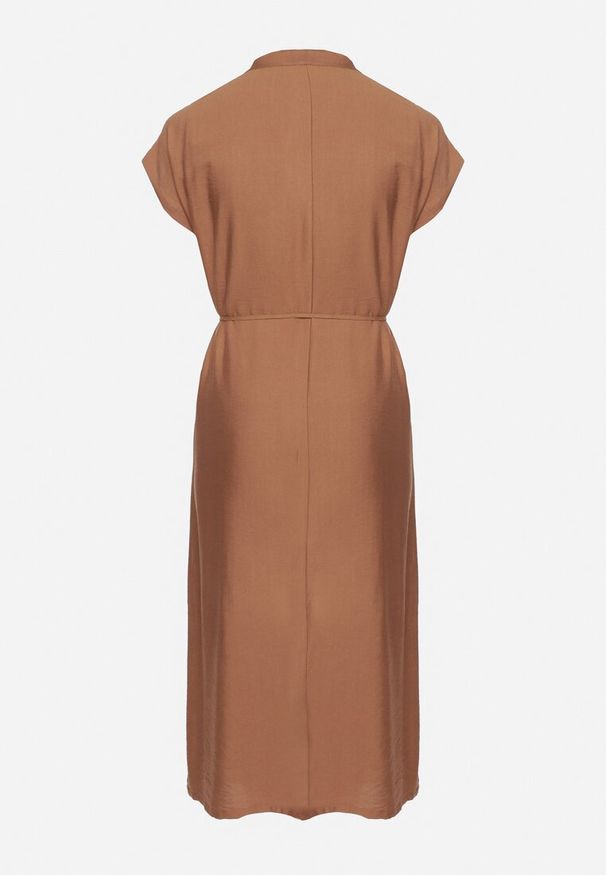Born2be - Brązowa Wiskozowa Sukienka Pudełkowa z Cienkim Paskiem i Kieszeniami Lumivorae. Okazja: na co dzień. Kolekcja: plus size. Kolor: brązowy. Materiał: wiskoza. Typ sukienki: proste, dla puszystych. Styl: elegancki, casual