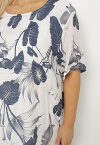 Born2be - Granatowo-Biała Sukienka w Kwiaty z Bawełnianą Podszewką Mailionis. Okazja: na co dzień. Kolor: niebieski. Materiał: bawełna. Wzór: kwiaty. Sezon: lato. Styl: casual, elegancki #2