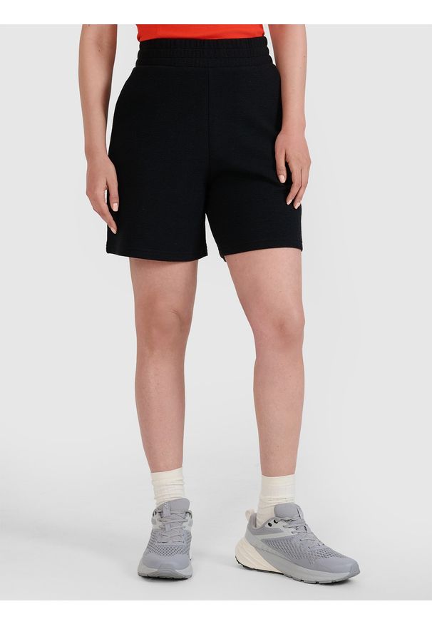 4f - 4F Spodenki dresowe ze strukturalnej dzianiny damskie - czarne S. Kolor: czarny. Materiał: dzianina, dresówka. Długość: krótkie