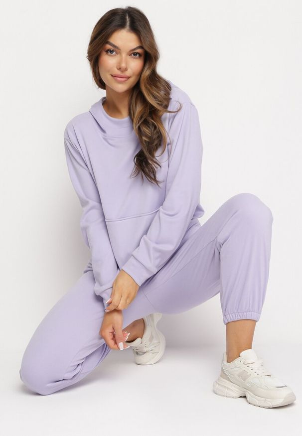 Born2be - Jasnofioletowy 2-częściowy Komplet Dresowy z Bluzą i Spodniami Apidra. Kolor: fioletowy. Materiał: dresówka