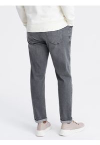 Ombre Clothing - Męskie spodnie jeansowe TAPERED FIT z przeszyciami i podwiniętymi nogawkami – szare V2 - Rozmiar: XXL. Okazja: na co dzień. Kolor: szary. Materiał: jeans. Wzór: aplikacja. Styl: casual, elegancki #8