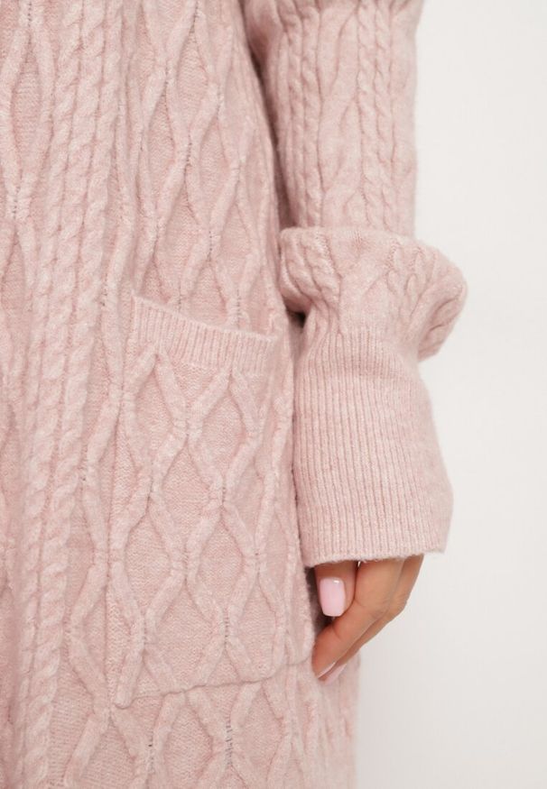 Born2be - Różowy Długi Nierozpinany Kardigan z Tłoczeniem Vaithnia. Okazja: na co dzień, na spotkanie biznesowe. Kolor: różowy. Materiał: jeans. Długość: długie. Styl: biznesowy, elegancki, casual