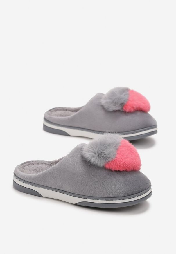 Renee - Szare Kapcie z Pomponem w Kształcie Serduszka z Futerka Rafima. Okazja: do domu. Kolor: szary. Materiał: futro. Sezon: zima, wiosna. Obcas: na obcasie. Styl: elegancki. Wysokość obcasa: niski