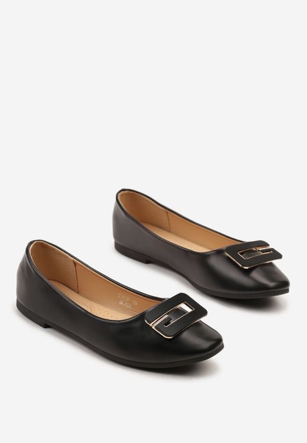 Born2be - Czarne Balerinki z Geometryczną Ozdobą Vialle. Okazja: na co dzień. Kolor: czarny. Wzór: geometria, aplikacja. Styl: elegancki, casual, klasyczny