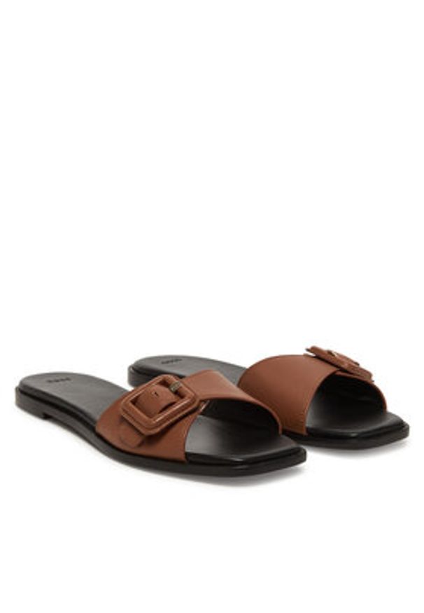 BOSS Klapki 50542200 Brązowy. Kolor: brązowy. Materiał: skóra