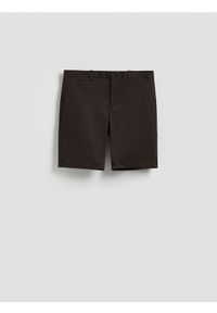 Reserved - Szorty regular z lyocellem - ciemnobrązowy. Kolor: brązowy. Materiał: tkanina #1