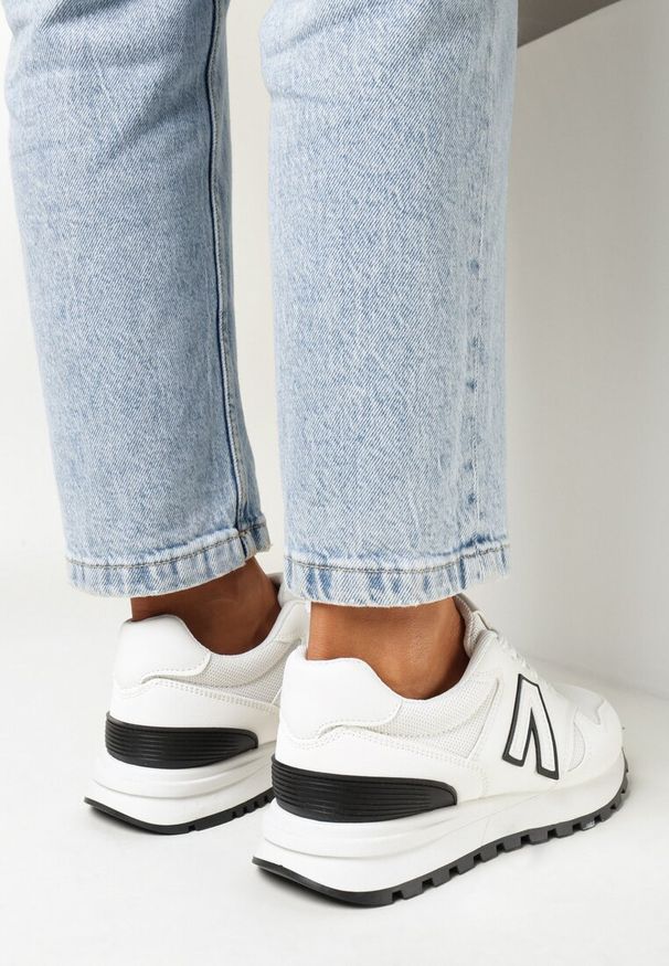 Born2be - Białe Sneakersy przed Kostkę z Ozdobnymi Przeszyciami Evecca. Wysokość cholewki: przed kostkę. Kolor: biały