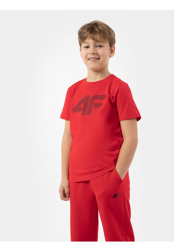 4F JUNIOR - T-shirt z nadrukiem chłopięcy. Kolor: czerwony. Materiał: bawełna. Wzór: nadruk