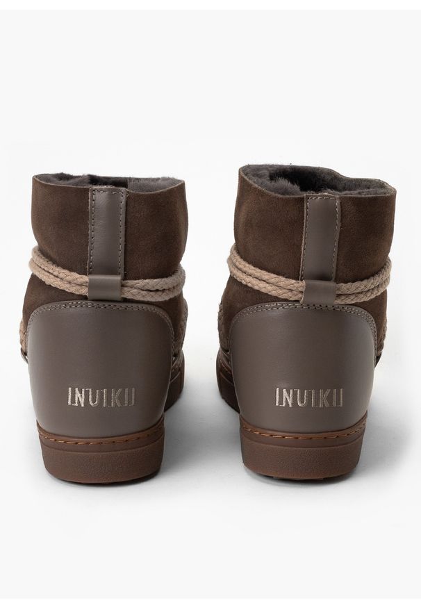 Inuikii - Śniegowce damskie INUIKII CLASSIC. Okazja: do pracy, na co dzień, na spacer. Kolor: brązowy. Styl: casual