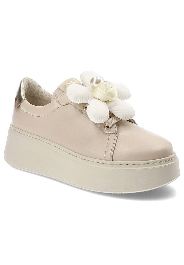 CheBello - Beżowe Sneakersy Chebello Modne Obuwie Z Ozdobnym Kwiatem. Okazja: na co dzień. Kolor: beżowy. Materiał: jeans, skóra. Wzór: kwiaty