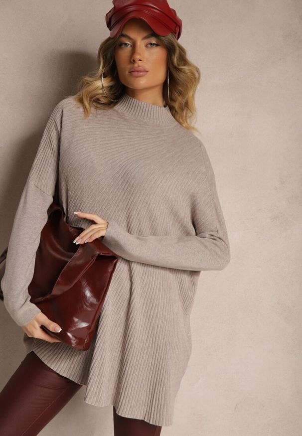 Renee - Beżowy Asymetryczny Golf z Wiskozą z Rękawami o Nietoperzowym Kroju Realeen. Okazja: na co dzień. Typ kołnierza: golf. Kolor: beżowy. Materiał: wiskoza. Styl: casual, elegancki