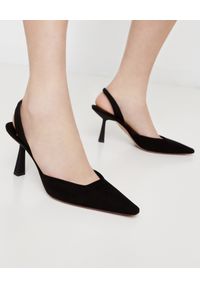 AQUAZZURA - Czarne sandały na szpilce Maia. Okazja: do pracy. Zapięcie: pasek. Kolor: czarny. Materiał: welur. Wzór: geometria. Obcas: na szpilce. Styl: elegancki. Wysokość obcasa: średni #1