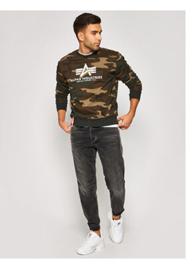Alpha Industries Bluza Basic 178302C Zielony Regular Fit. Kolor: zielony. Materiał: bawełna