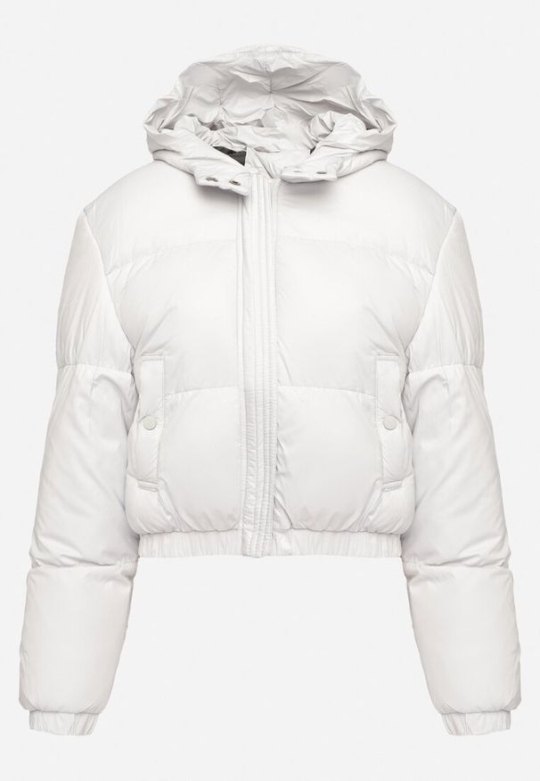 Born2be - Jasnoszara Kurtka Pikowana o Krótkim Fasonie z Kapturem Tinthella. Okazja: na spacer, na co dzień. Typ kołnierza: kaptur. Kolor: szary. Materiał: jeans. Długość: krótkie. Wzór: aplikacja. Styl: casual, elegancki