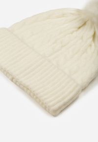 Born2be - Jasnobeżowa Czapka w Warkoczowy Splot z Pomponem Vetisare. Kolor: beżowy. Materiał: dzianina, jeans. Wzór: ze splotem #2