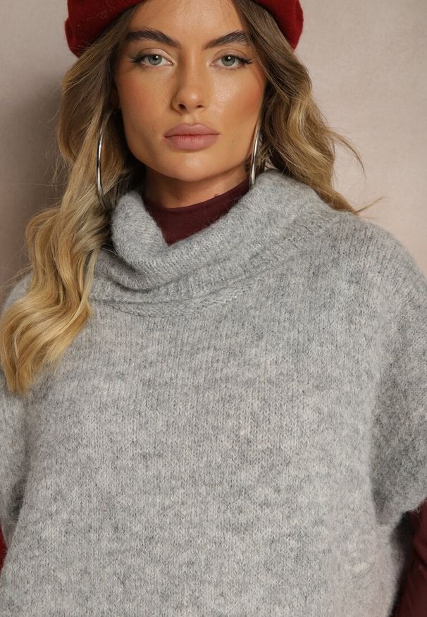 Renee - Jasnoszary Golf z Krótkim Rękawem o Kroju Nietoperza Miadorae. Okazja: na co dzień, na spotkanie biznesowe. Typ kołnierza: golf. Kolor: szary. Długość rękawa: krótki rękaw. Długość: krótkie. Styl: biznesowy, elegancki, casual