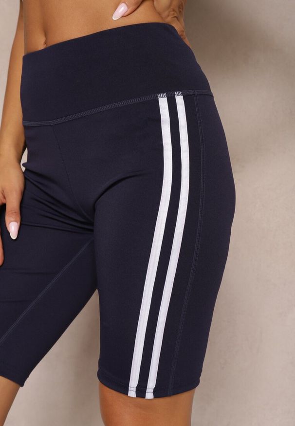 Renee - Granatowe Szorty Kolarki High Waist z Ozdobnymi Lampasami Jelorea. Okazja: na co dzień. Stan: podwyższony. Kolor: niebieski. Sezon: lato. Styl: sportowy, elegancki, casual