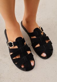 Renee - Czarne Klapki Gladiatorki z Ozdobną Sprzączką Lusanatia. Okazja: na co dzień. Kolor: czarny. Styl: casual #7