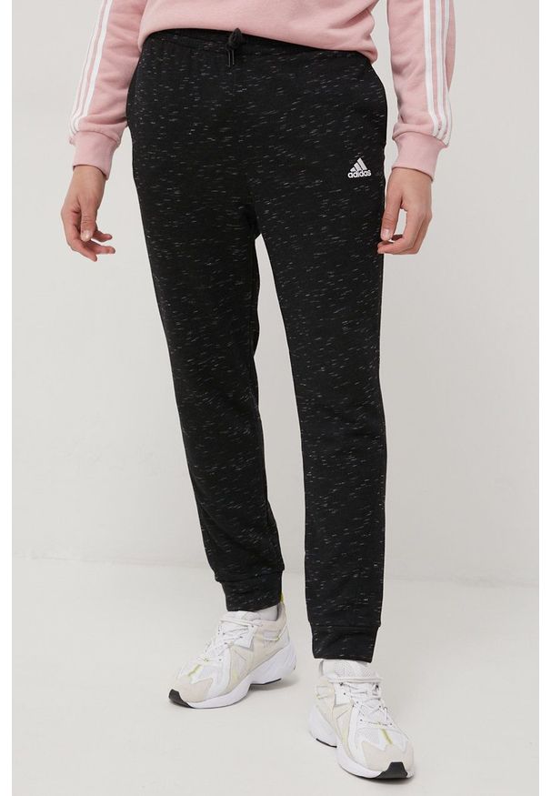 Adidas - adidas spodnie HE1794 męskie kolor czarny melanżowe. Kolor: czarny. Materiał: materiał, dzianina. Wzór: melanż