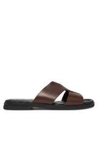 TOMMY HILFIGER - Tommy Hilfiger Klapki Premium Slipon Lh Sand FM0FM05357 Brązowy. Kolor: brązowy. Materiał: skóra