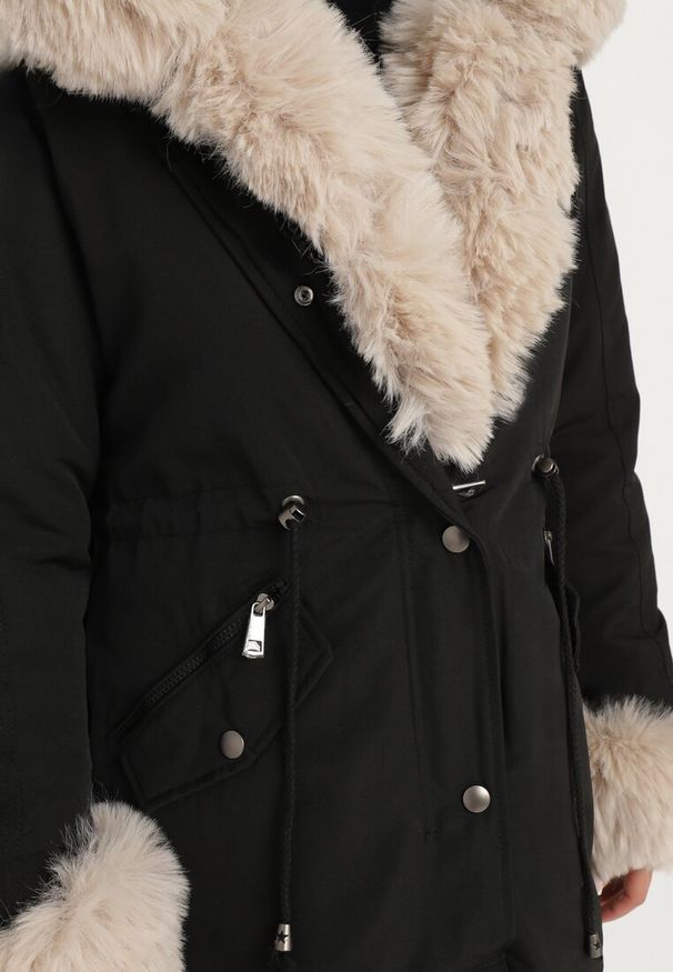 Born2be - Czarno-Beżowa Kurtka Parka z Kapturem i Wstawkami z Futerka Caranze. Okazja: na co dzień. Typ kołnierza: kaptur. Kolor: czarny. Materiał: futro. Sezon: zima, jesień. Styl: casual
