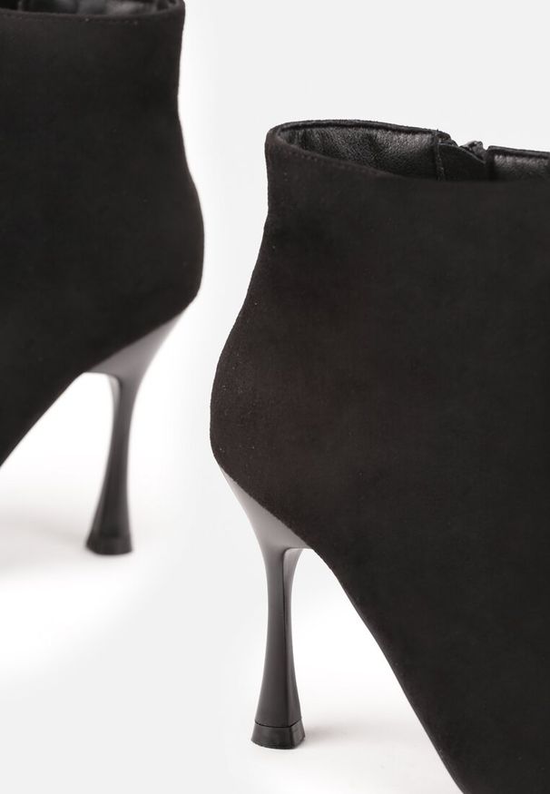 Renee - Czarne Botki na Szpilce Vices w Klasycznym Stylu Tikolisse. Okazja: na co dzień. Kolor: czarny. Materiał: skóra, jeans. Obcas: na szpilce. Styl: klasyczny