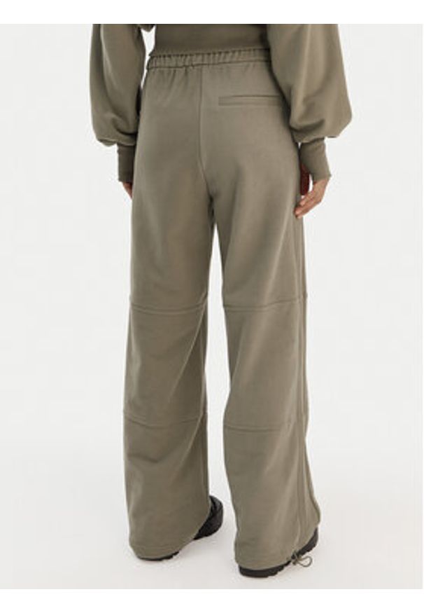 Adidas - adidas Spodnie dresowe JM1099 Zielony Regular Fit. Kolor: zielony. Materiał: bawełna