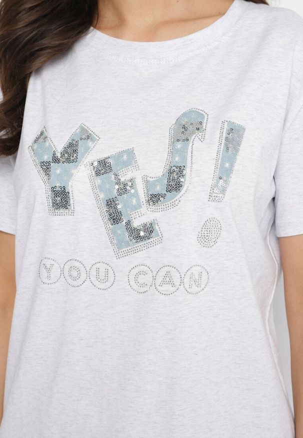 Born2be - Jasnoszary T-shirt z Bawełny Ozdobiony Cekinami i Cyrkoniami Camiren. Okazja: na co dzień. Kolor: szary. Materiał: bawełna. Wzór: aplikacja. Styl: elegancki, casual