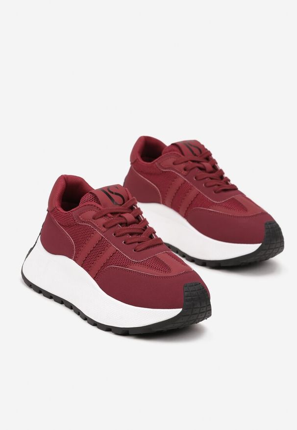 Renee - Bordowe Sznurowane Sneakersy Vices na Platformie z Ozdobnymi Paskami Seliniel. Nosek buta: okrągły. Zapięcie: pasek. Kolor: czerwony. Materiał: jeans. Wzór: paski. Obcas: na platformie