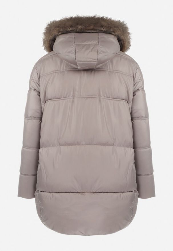 Born2be - Jasnoróżowa Kurtka z Kapturem i Sztucznym Futerkiem Tsani. Okazja: do pracy. Typ kołnierza: kaptur. Kolekcja: plus size. Kolor: różowy. Materiał: futro. Wzór: aplikacja. Sezon: zima, jesień. Styl: klasyczny, elegancki