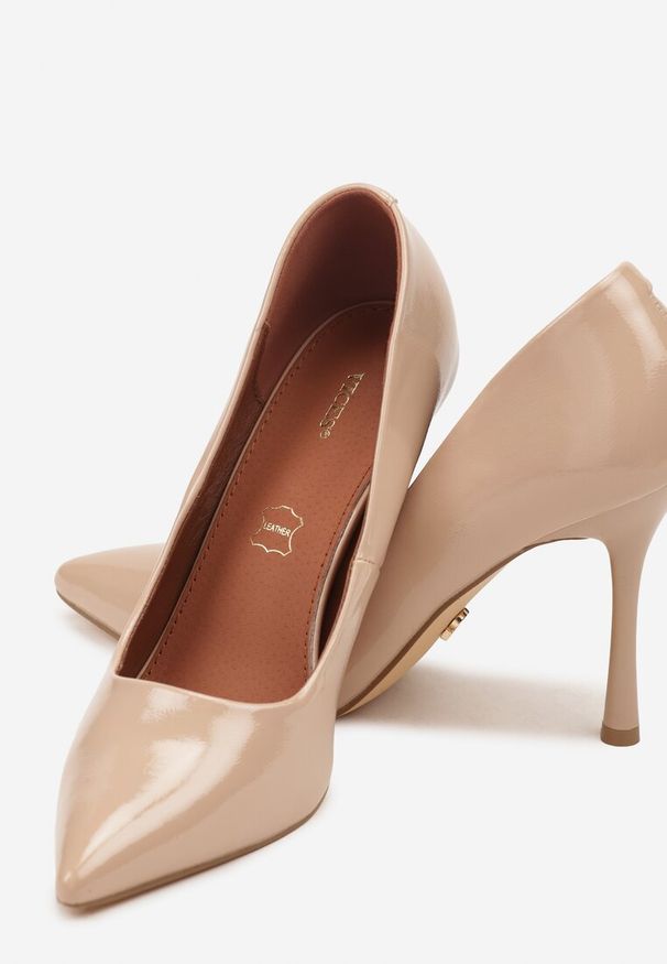 Born2be - Beżowe Lakierowane Szpilki Vices ze Skórzaną Wkładką Iralde. Okazja: na co dzień, na spotkanie biznesowe, na wesele, na ślub cywilny, do pracy. Kolor: beżowy. Materiał: lakier, skóra. Obcas: na szpilce. Styl: biznesowy, klasyczny, casual