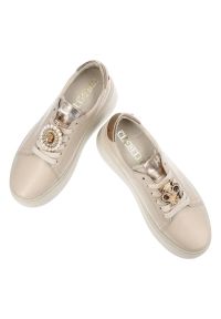 CheBello - Beżowe Modne Sneakersy Chebello Z Ozdobami. Okazja: na co dzień. Kolor: beżowy. Materiał: jeans, materiał. Wzór: aplikacja. Obcas: na platformie #6