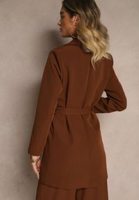 Renee - Brązowa Sukienkowa Marynarka Wiązana Paskiem w Talii Ardthana. Kolor: brązowy. Styl: elegancki #4