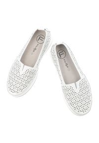 Półbuty damskie Filippo, cholewka ze skóry naturalnej licowej wsuwany fason zabudowany przód, białe, DP4555/26. Okazja: na co dzień. Kolor: biały. Materiał: skóra. Szerokość cholewki: normalna. Sezon: wiosna, lato. Styl: casual #5
