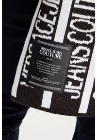 Versace Jeans Couture - SZALIK VERSACE JEANS COUTURE. Materiał: tkanina, wełna. Wzór: napisy, aplikacja