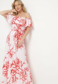 Born2be - Czerwono-Biała Sukienka Hiszpanka o Rozkloszowanym Kroju z Wiązanym Paskiem Sesiniela. Okazja: na co dzień. Typ kołnierza: dekolt hiszpanka. Kolor: czerwony. Typ sukienki: rozkloszowane. Styl: casual, elegancki #1