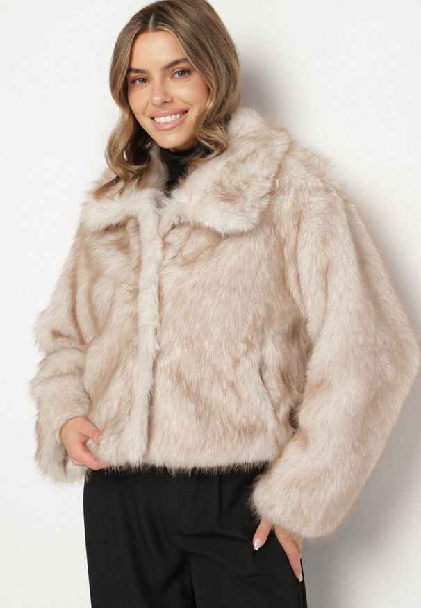 Born2be - Beżowa Krótka Kurtka Futerko z Kołnierzem Anantia. Okazja: na co dzień, na randkę, do pracy. Kolor: beżowy. Materiał: futro. Długość: krótkie. Styl: casual