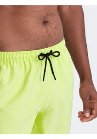 Ombre Clothing - Neonowe męskie szorty kąpielowe z efektem magic print – limonkowe V1 OM-SRBS-0147 - XXL. Materiał: poliester. Długość: krótkie. Wzór: nadruk. Styl: wakacyjny #2