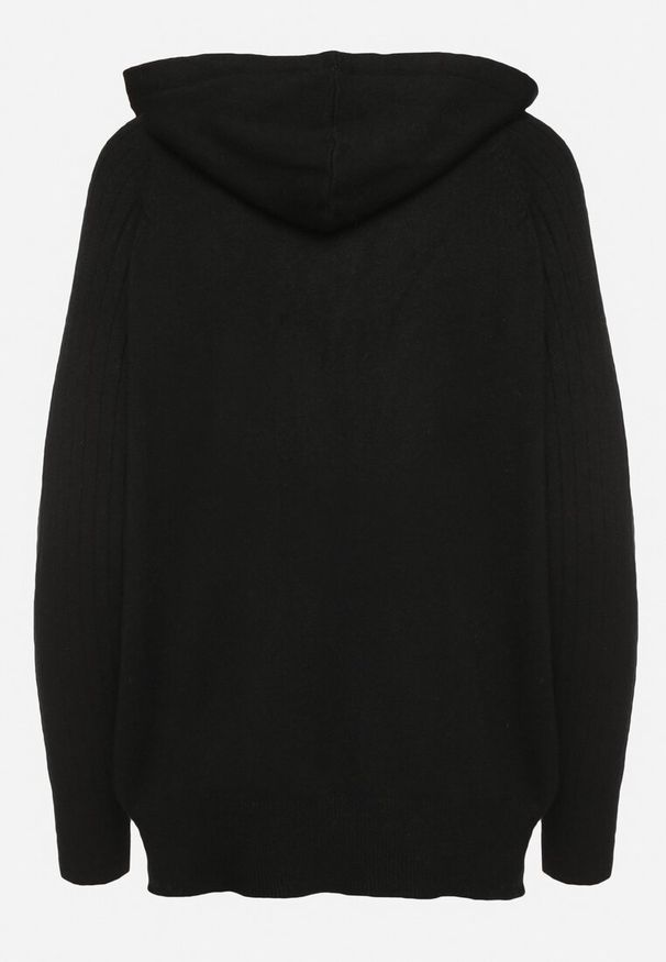 Born2be - Czarny Sweter z Kapturem i Kieszenią z Domieszką Kaszmiru Neriele. Okazja: na co dzień. Typ kołnierza: kaptur. Kolor: czarny. Materiał: kaszmir. Wzór: aplikacja. Styl: casual
