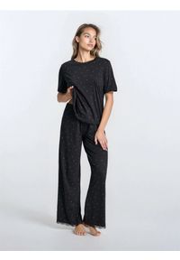 Sinsay - Piżama dwuczęściowa z domieszką wiskozy - czarny. Kolor: czarny. Materiał: wiskoza #1